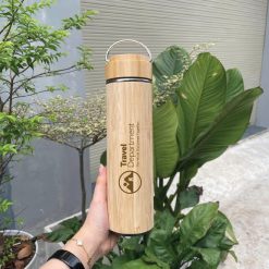 Bình giữ nhiệt vỏ tre 500ml quai xách kim loại khắc logo quà tặng đại hội BGN018 1