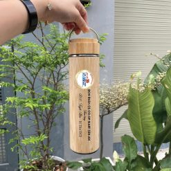 Bình giữ nhiệt vỏ tre 500ml quai xách kim loại khắc logo quà tặng đại hội BGN018 2