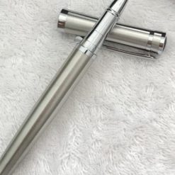 Bkt 11 But Kim Loai Nap Day Than Inox Cai Trang In Khac Logo Thuong Hieu 3 700x525