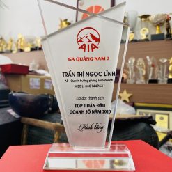 CÚp BiỂu TrƯng Pha LÊ ThỦy Tinh In Logo (1)